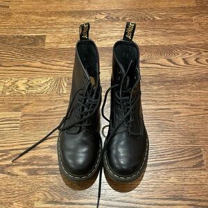 Dr. Martens Original Black Lace Up Boots Size 8